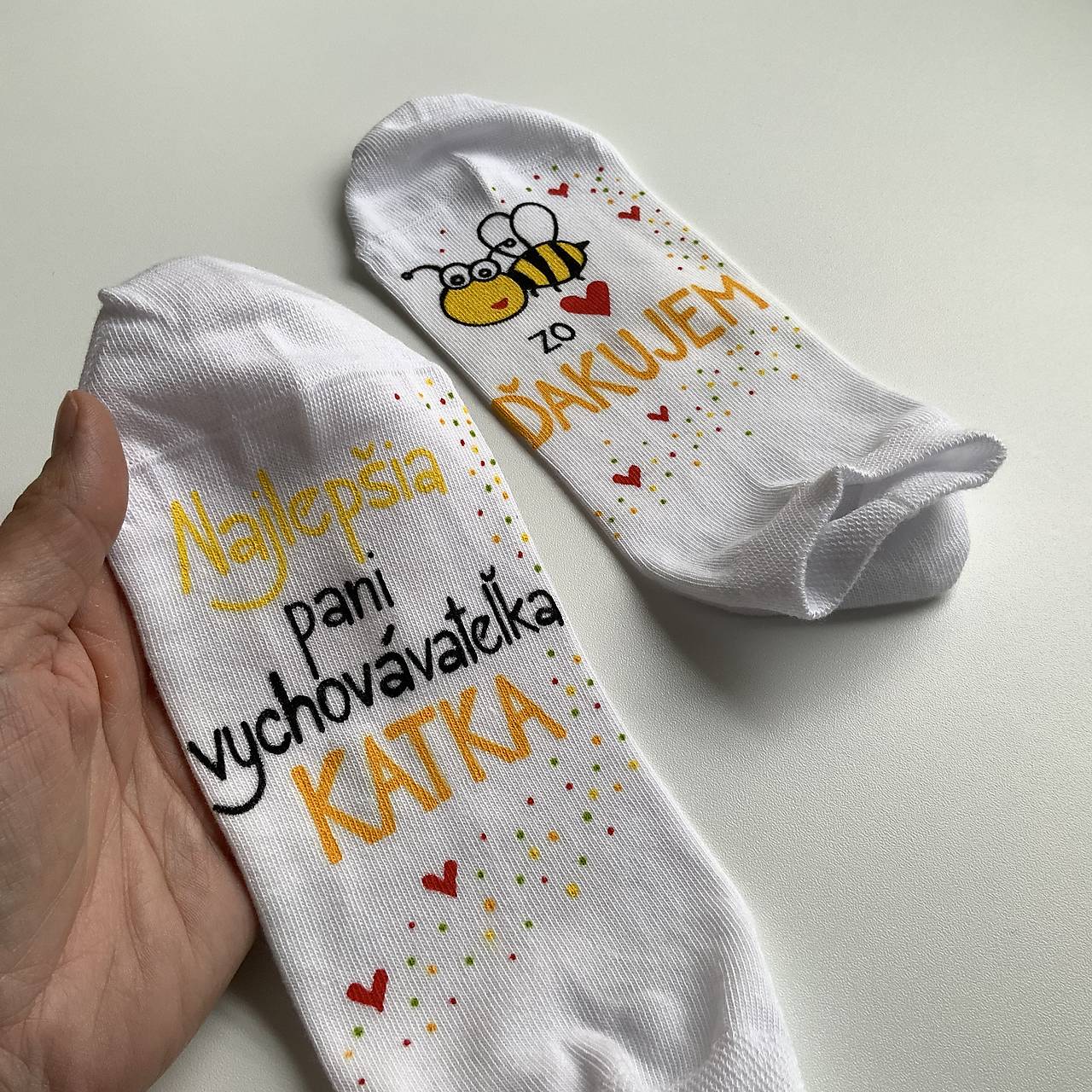 Maľované ponožky pre PANI UČITEĽKU/vychovávateľku včielok (Vychovávateľke)