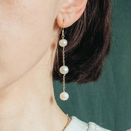 Visiace náušnice s veľkými perlami