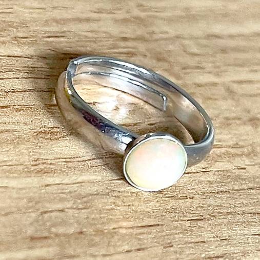 Simple Ethiopian Opal Ring Rhodium plated AG925 Ring / Elegantný strieborný ródiovaný prsteň s opálom E003