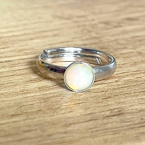 Simple Ethiopian Opal Ring Rhodium plated AG925 Ring / Elegantný strieborný ródiovaný prsteň s opálom E003