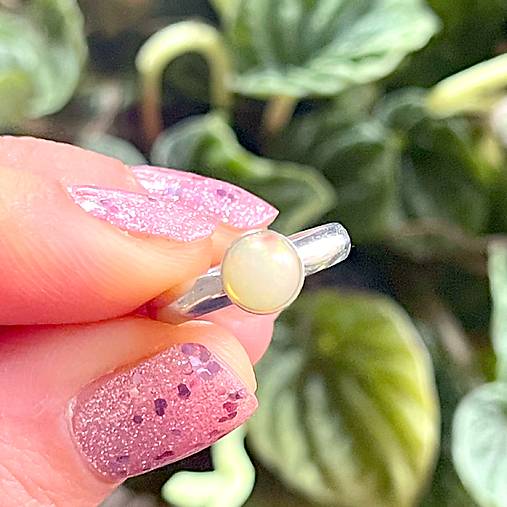 Simple Ethiopian Opal Ring Rhodium plated AG925 Ring / Elegantný strieborný ródiovaný prsteň s opálom E003