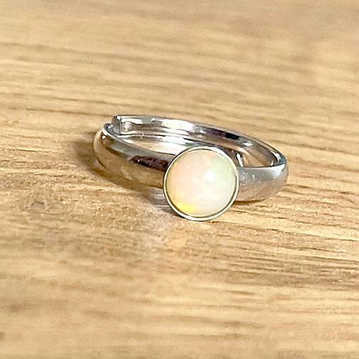 Simple Ethiopian Opal Ring Rhodium plated AG925 Ring / Elegantný strieborný ródiovaný prsteň s opálom E003