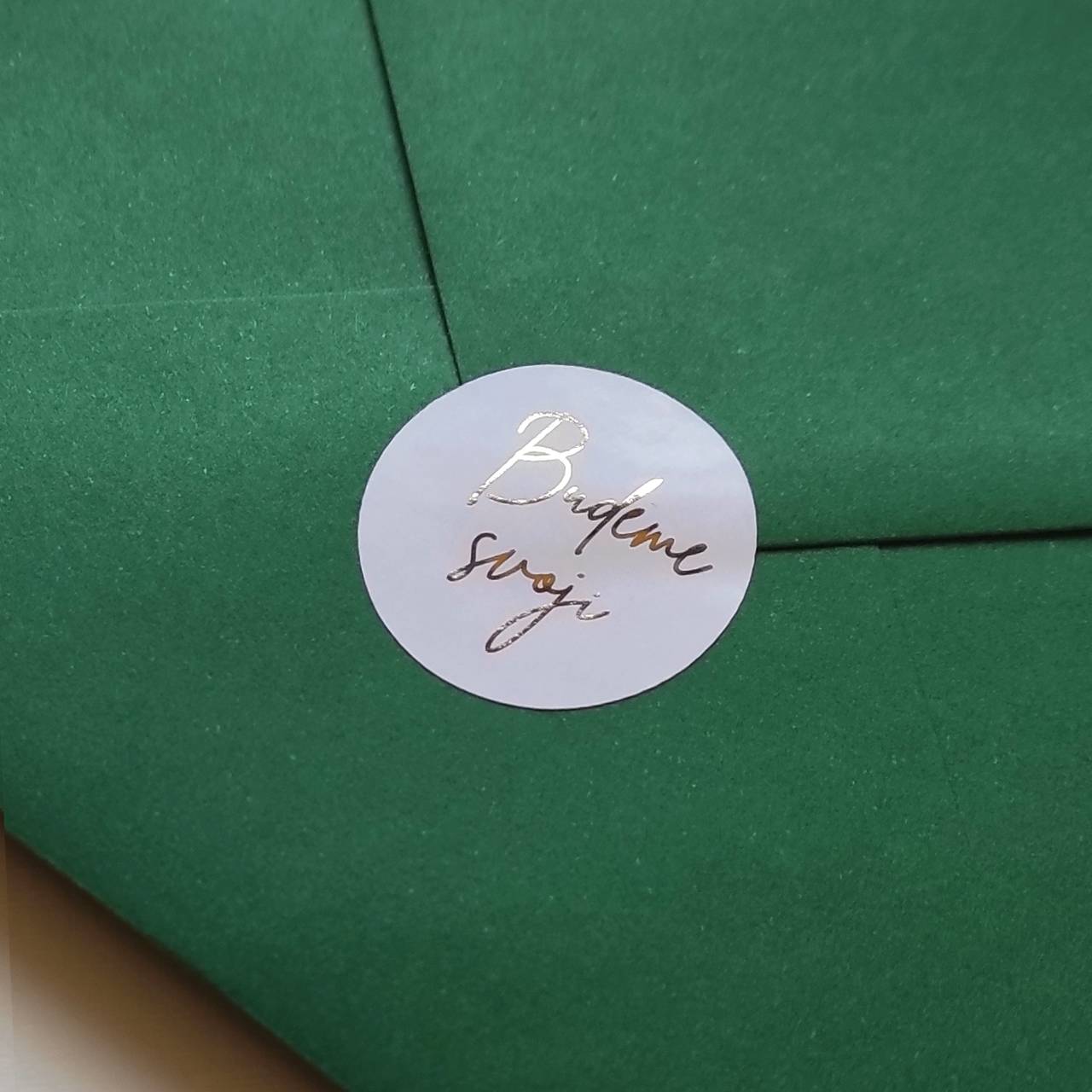 Nálepky, etikety zo zlatou potlačou