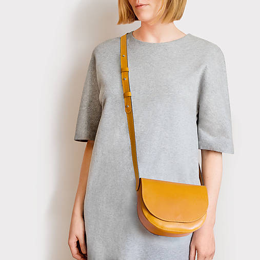 Kabelky - Kožená crossbody kabelka SADDLE MINI | medovo žltá - 17528564_