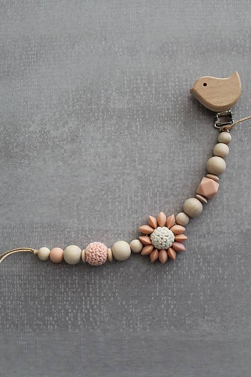 Detské doplnky - Retiazka na cumlík bez mena, broskyňový vtáčik bez mena - 17529925_