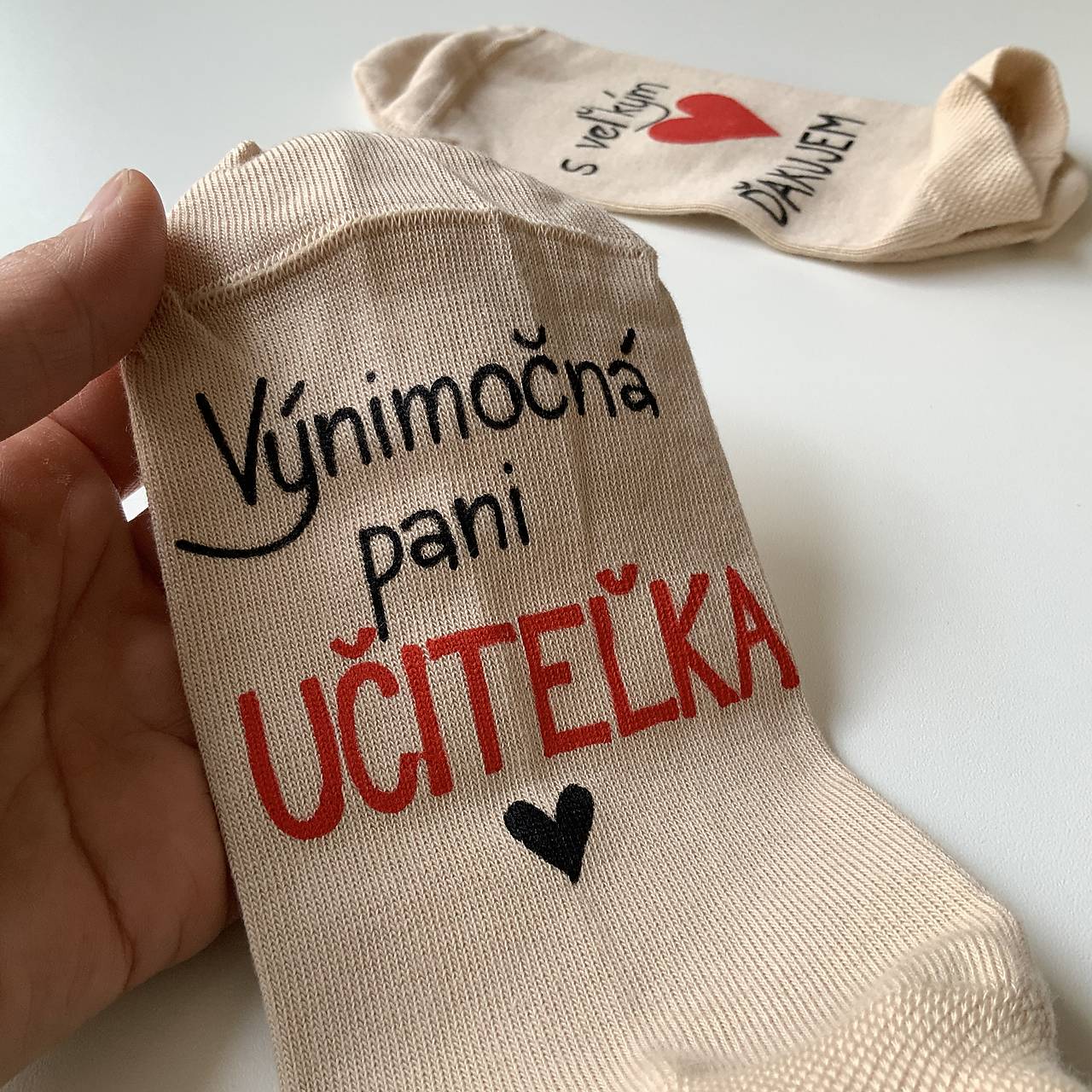 Maľované ponožky pre výnimočnú PANI UČITEĽKU béžové členkové