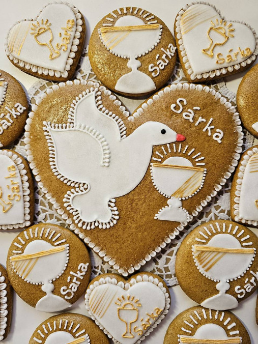 Dekorácie - Medovnik na prijímanie/birmovku s holubicou, kalichom a hostiou - 17531572_