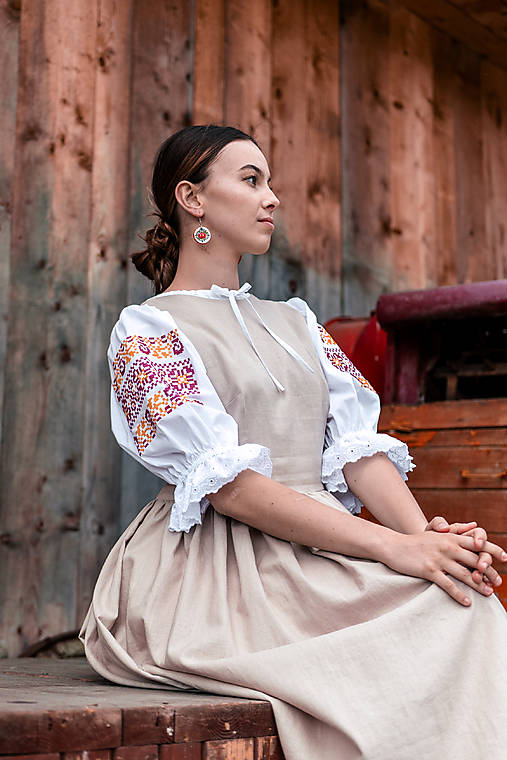 Blúzky a košele - Vyšívaná blúzka Častkov - 17533879_