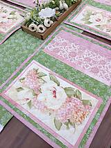 Úžitkový textil - Jedálenská súprava pre 4 osoby – 1 × behúň, 4 × prestierania – ruže v kombinácii ružovej a zelenej - 17537107_