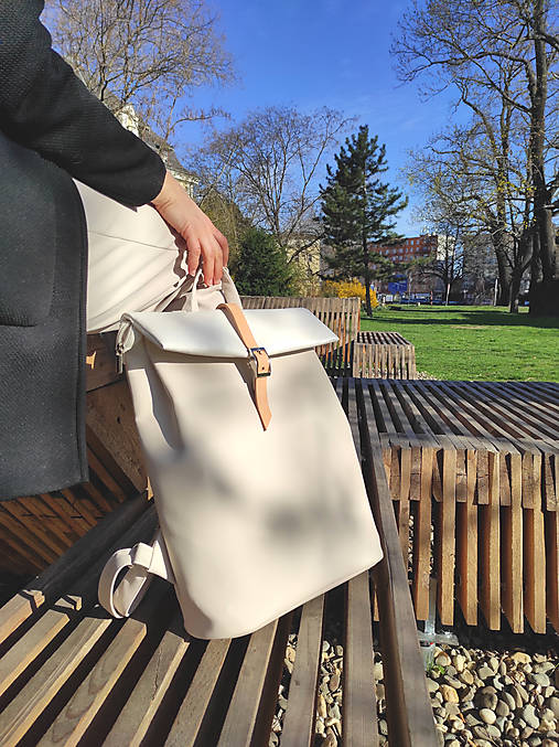 Batohy - Trinity street backpack pudrová s bílou - 17537635_