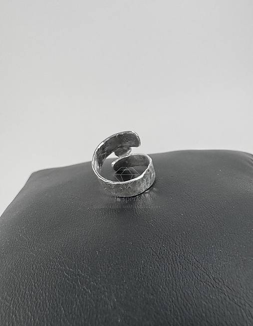 Strieborný 925/1000 prsteň s mesačným kameňom, veľkosť 56