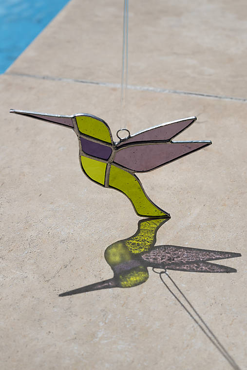 Dekorácie - Závesná dekorácia "KOLIBRÍK" (Fialovo-zelený) - 17538565_