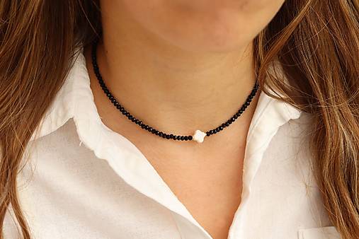 Náhrdelník choker spinel - štvorlístok