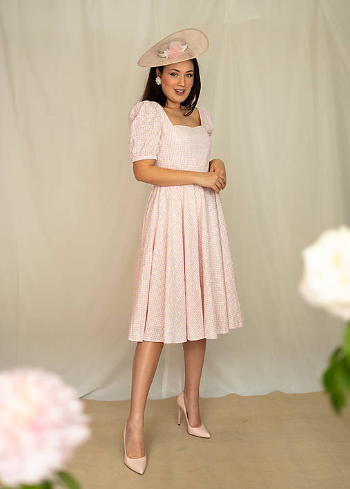 Pudrové gingham madeirové šaty Thesia s kruhovou sukňou