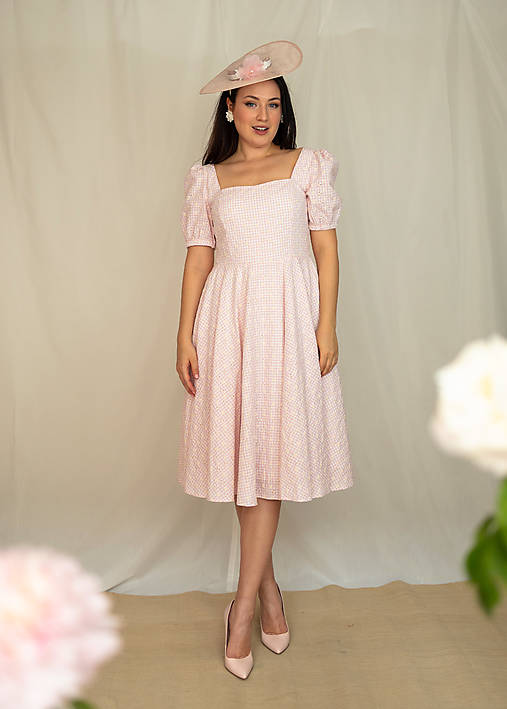 Pudrové gingham madeirové šaty Thesia s kruhovou sukňou