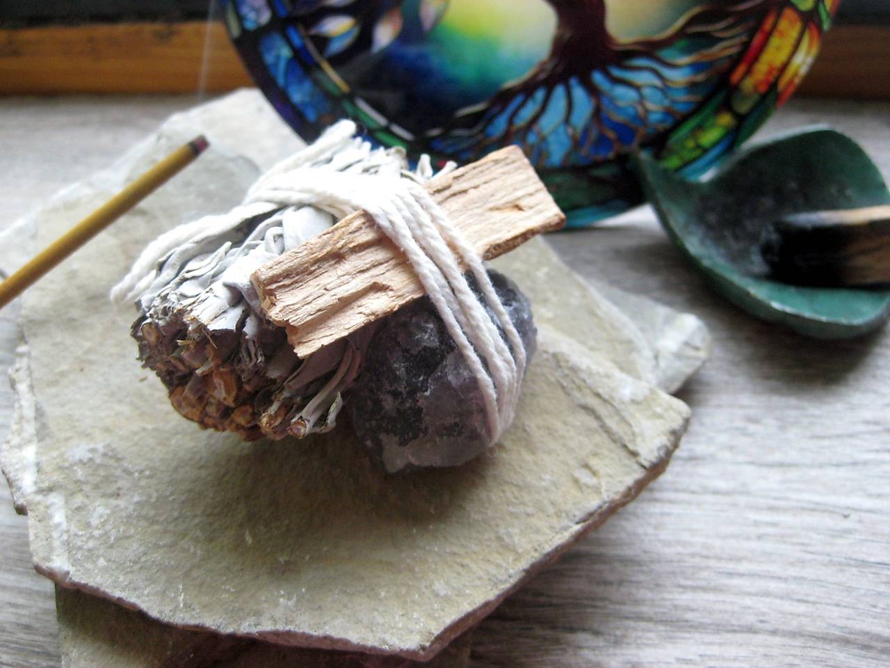 Sada na vydymovanie - biela šalvia, palo stanto, minerál (kameň) (s fluoritom)