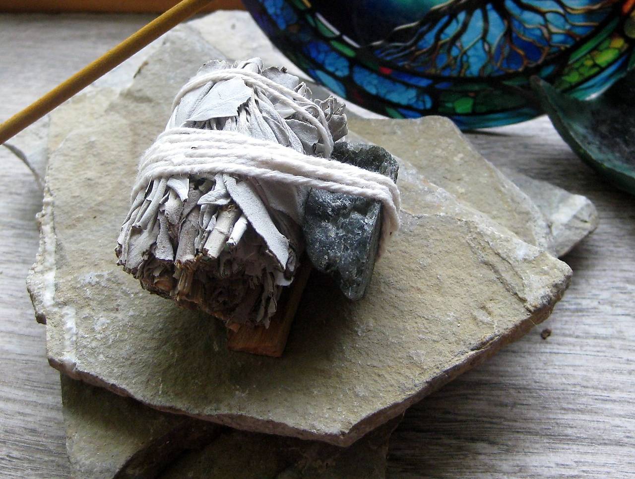 Sada na vydymovanie - biela šalvia, palo stanto, minerál (kameň) (s labradoritom)