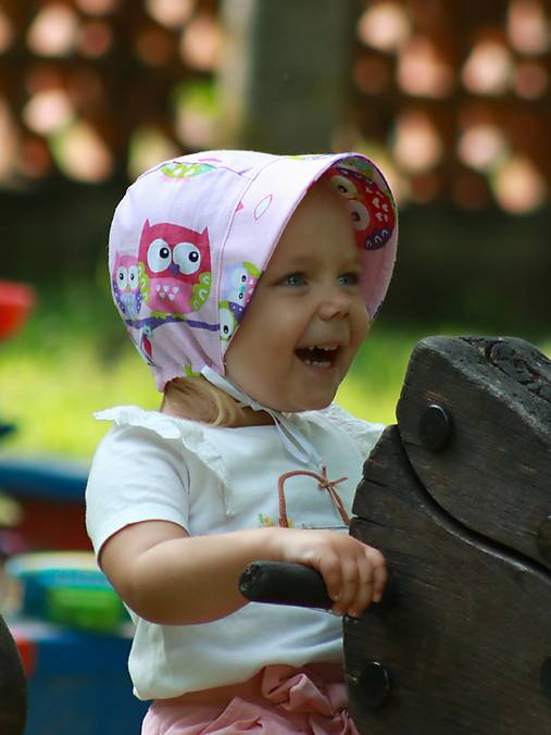 Letný detský čepček sovy na ružovej
