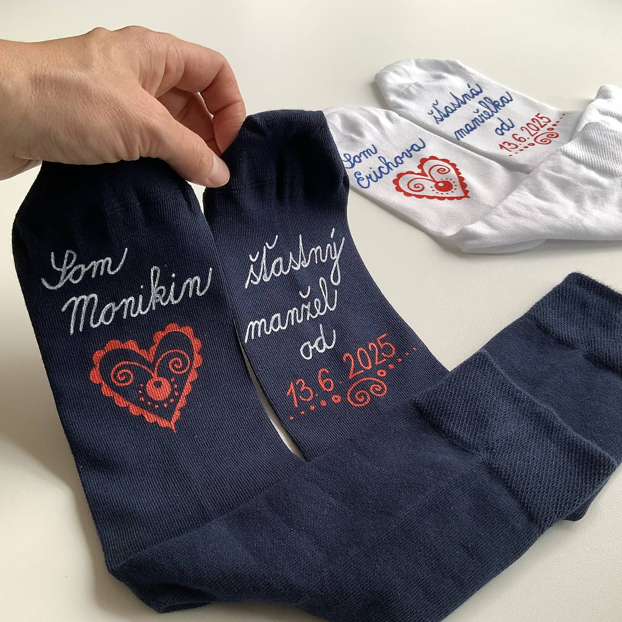 Sada maľovaných ponožiek ako svadobný dar / dar k výročiu svadby