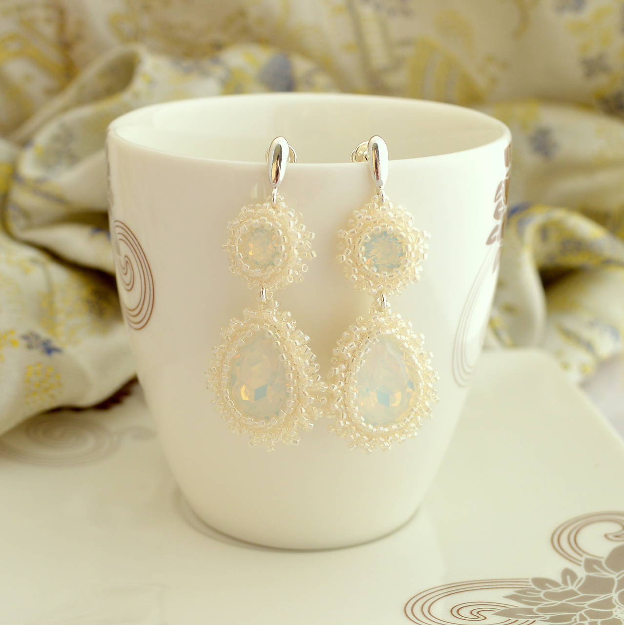 Tradičné svadobné náušnice s White Opal krištáľom (Ag925/1000) (White opal/Light Ivory korálky (chirurgická oceľ))