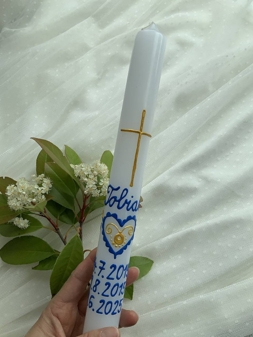 Ručne maľovaná krstná svieca s personalizáciou – 35 cm, biely vosk (v modrozlatá)
