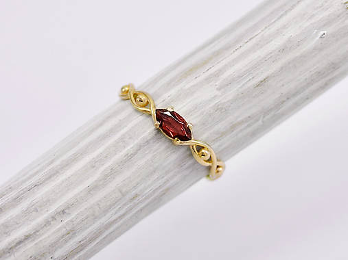 Prstene - 585/1000 zlatý prsteň s prírodným Granátom - 17560206_