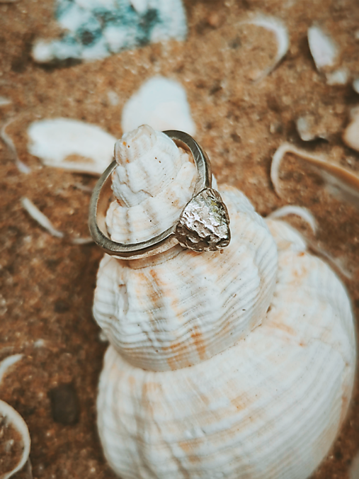 Strieborný prsteň mušľa 