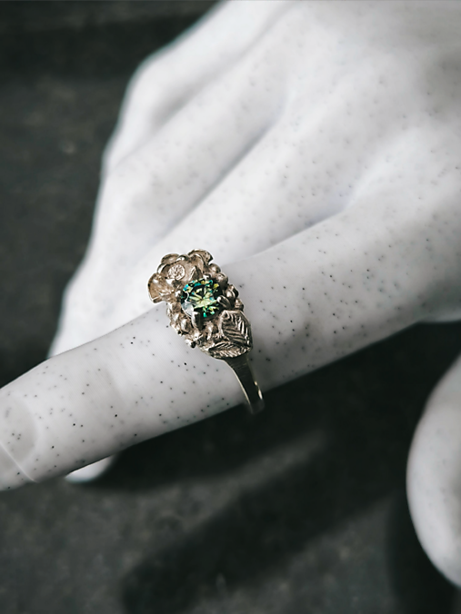 Strieborný prsteň s moissanitom 