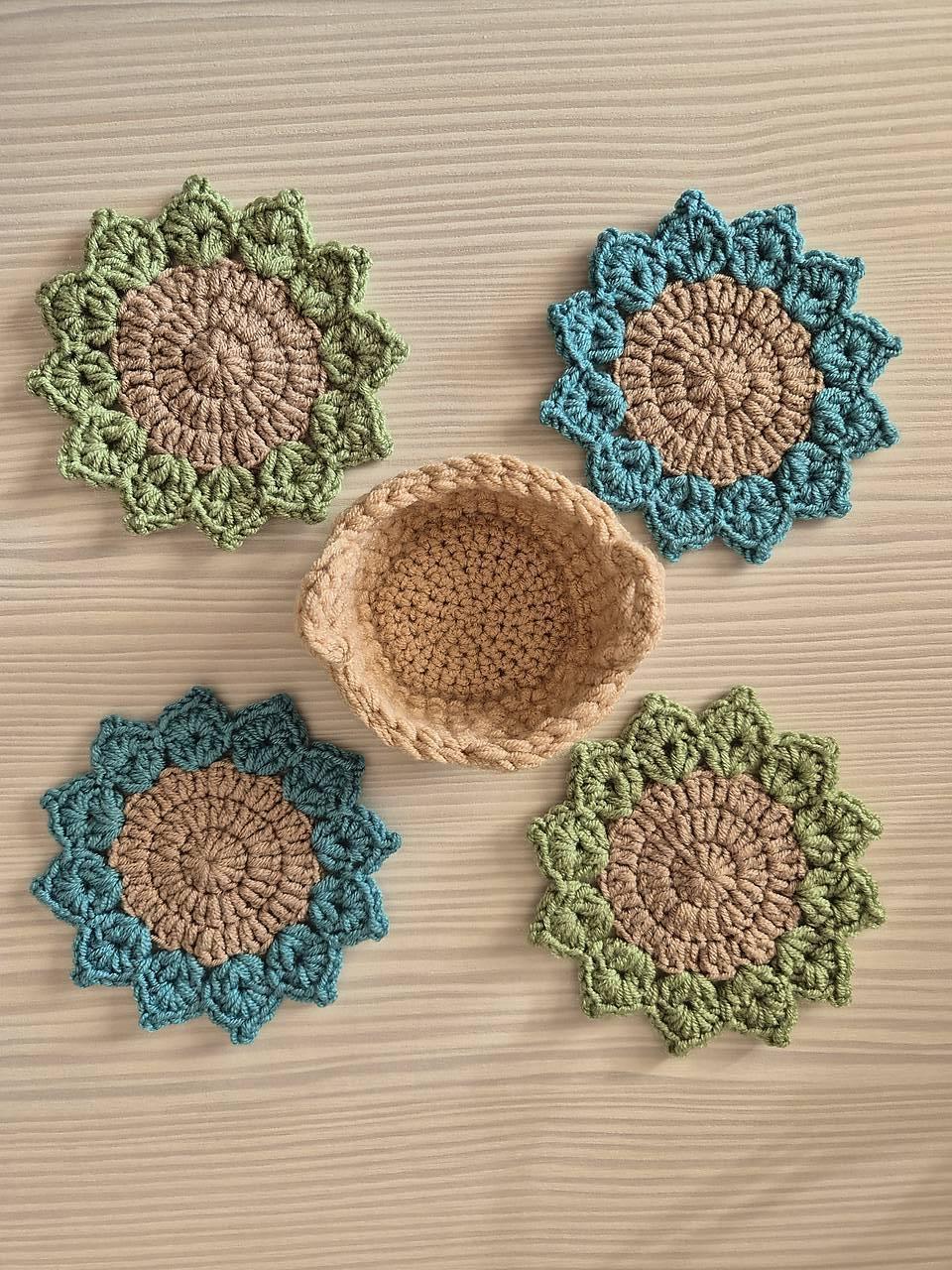 Háčkovaný sukulent - 4 podšálky v košíčku (Zelená)