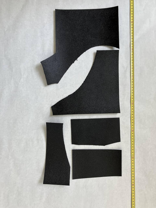 Suroviny - Koža čierna matná so štruktúrou 2–2,5 mm (Sada CC8 (5 ks v balení)) - 17564197_