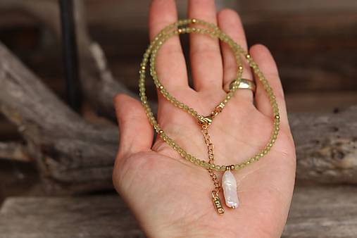 Choker olivín s Keshi perlou