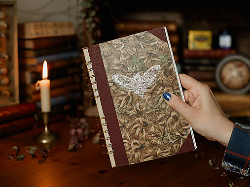 Papiernictvo - Motýľ - upcyklovaný skicár na kreslenie - 17566909_