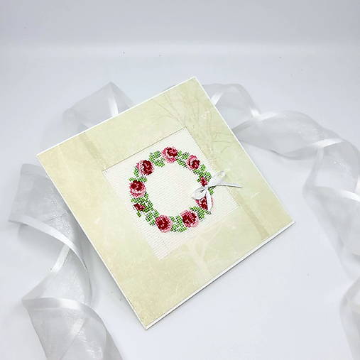 Papiernictvo - Venček z ruží - vyšívaný pozdrav - 17567819_