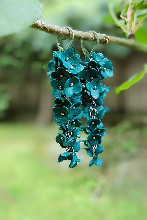 Náušnice - Visiace náušnice s tmavozelenými kvietkami, nerezová oceľ. - 17566883_