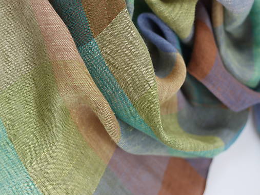 Letná ľanová šatka – Unisex – Pestrofarebný károvaný vzor – 100 % prírodný materiál – Ručne vyrobená – Ideálna na leto