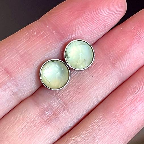 ZĽAVA 20% Faceted Prehnite Ag925 Stud Earrings / Náušnice s prehnitom AG925 E055