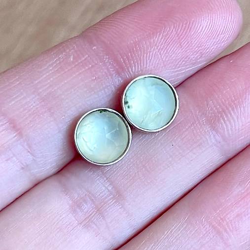 ZĽAVA 20% Faceted Prehnite Ag925 Stud Earrings / Náušnice s prehnitom AG925 E055
