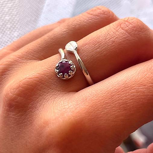 Leaf Natural Ruby Ring Ag925 / Strieborný prsteň s rubínom E001