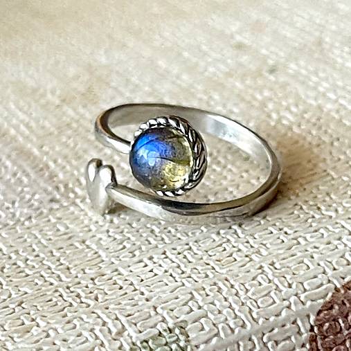 Heart Natural Labradorite Ag925 Ring / Strieborný prsteň s labradoritom E001