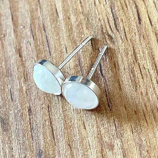 SUPER CENA Moonstone Silver Ag925 Stud Earrings / Strieborné náušnice s mesačným kameňom E055
