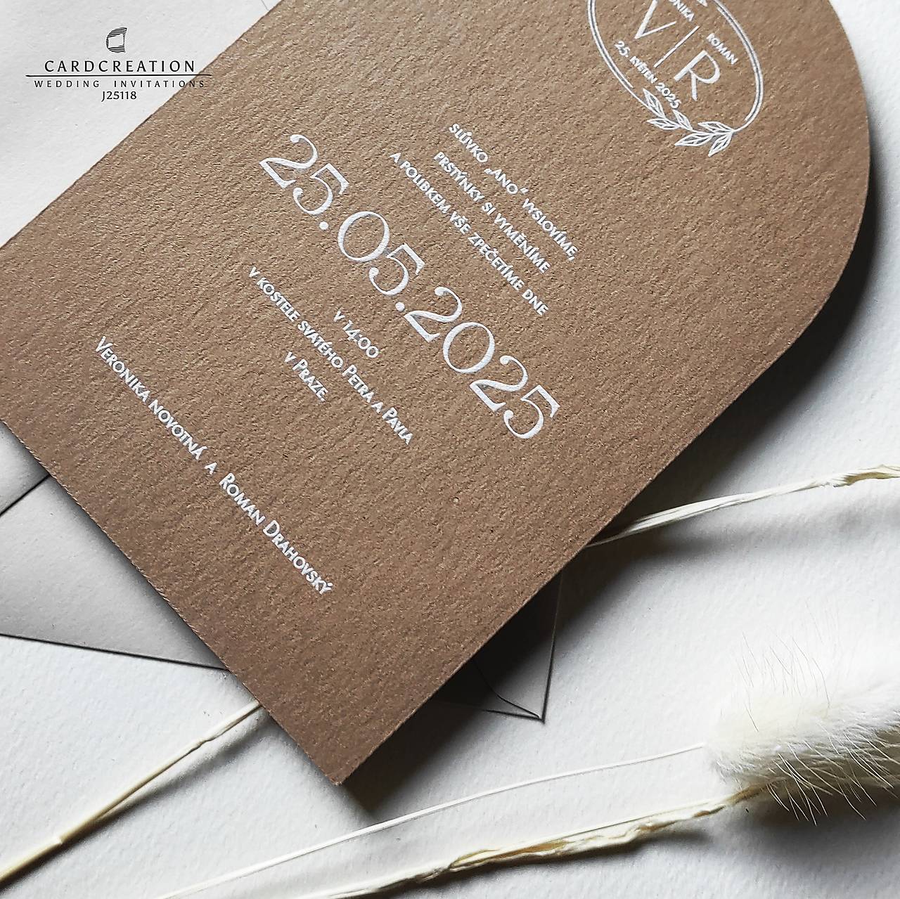 Minimalistické moderné svadobné oznámenie J25118