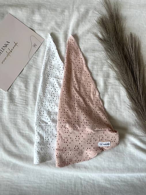 Detské čiapky - Šatka so šiltom z madeirového úpletu na gumku (Laura - biely madeirový úplet) - 17570287_