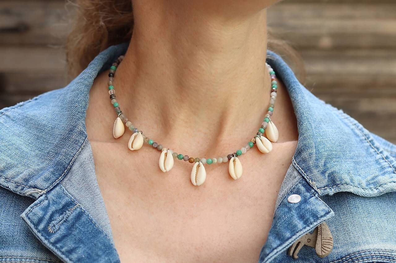 Letný choker s mušľami