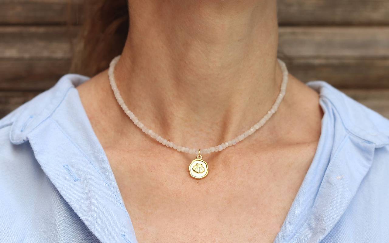 Letný choker mesačný kameň