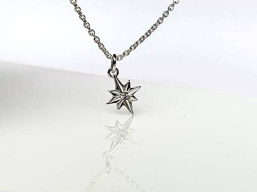 Náhrdelníky - Ručne gravírovaný strieborný prívesok “Hviezda” - 17573842_