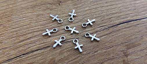Komponenty - Prívesok Krížik 5x9 mm - Strieborný - 17574865_