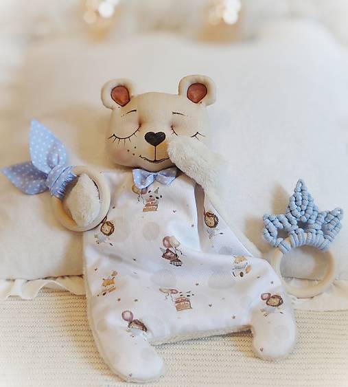 Hračky - Mojkáčik Macík ,spinkací Macík,nákrčník , ušká a korunka pre princa  - 17577076_