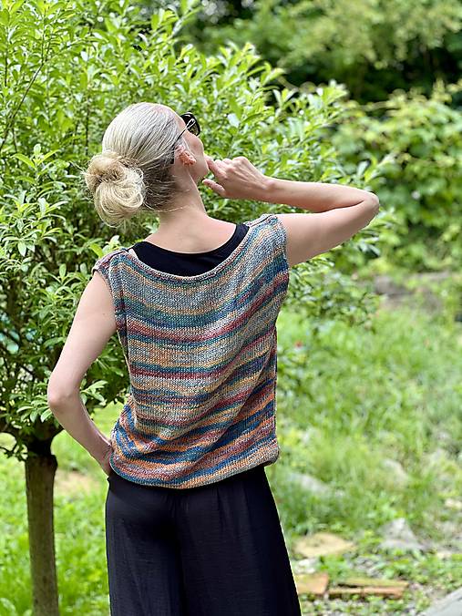 Svetre a kardigány - Farebný pletený letný top - 17579516_