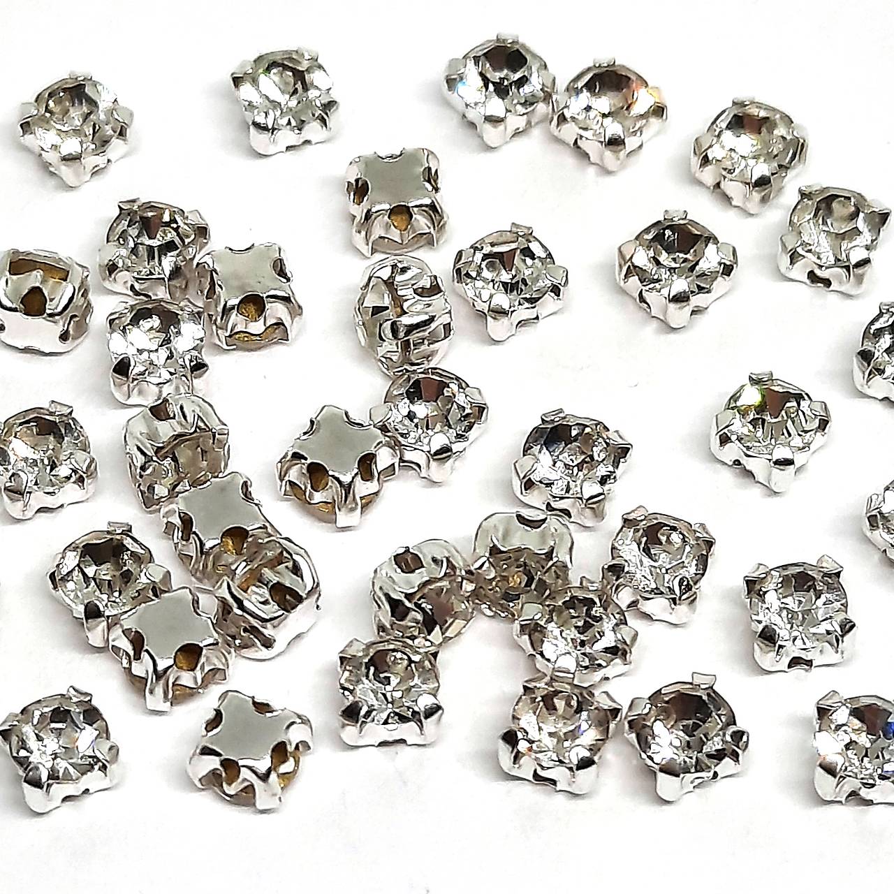 Našívací šaton-1ks (4mm-krystal)
