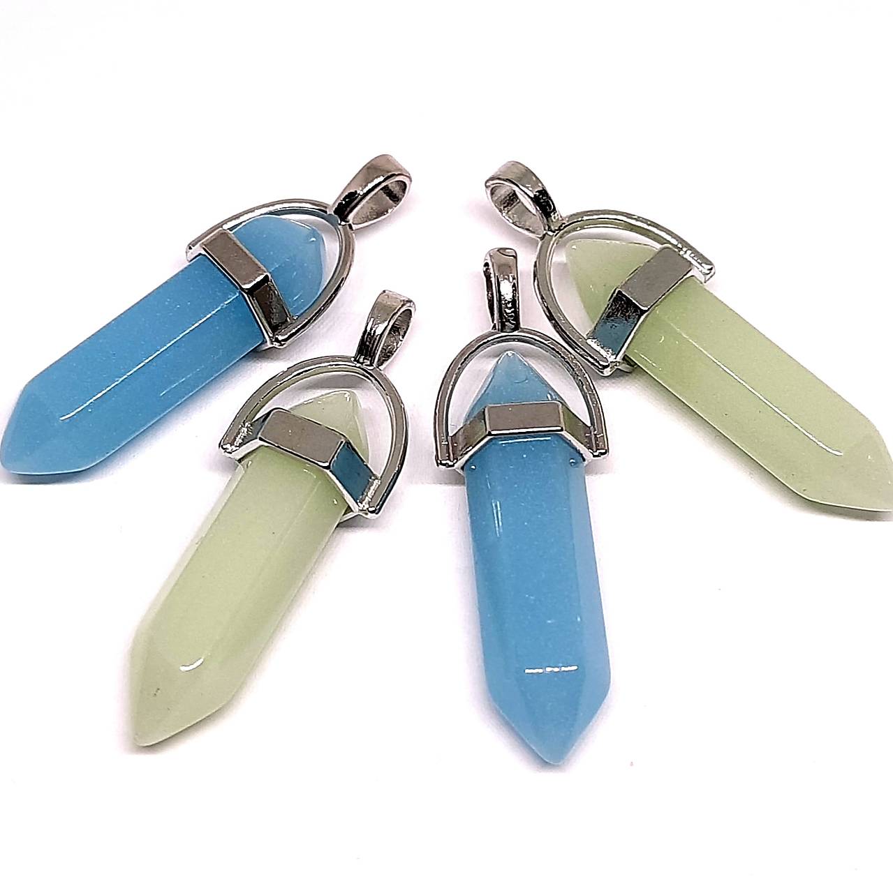 Svietiaci prívesok z prírodného kameňa 32x8mm-1ks